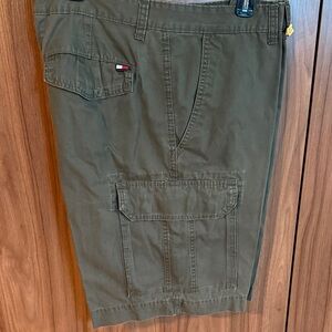 Tommy Hilfiger Men's Green Cargo Shorts
